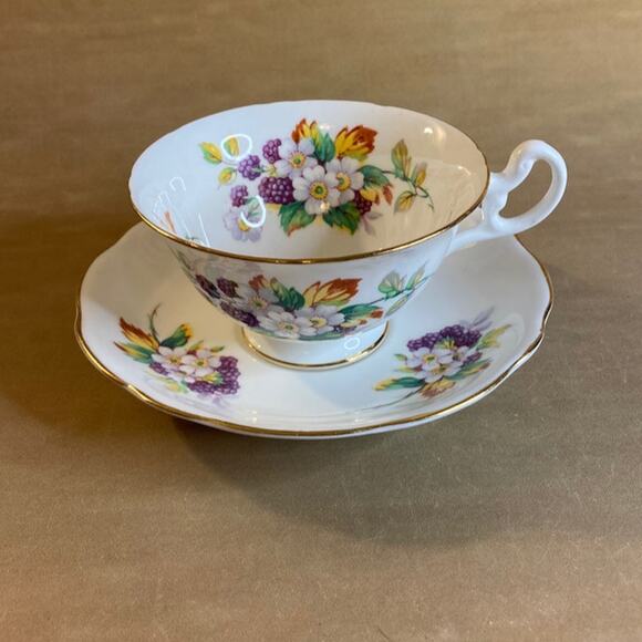Vintage 30s Heathcote Bone China England Floral & Berries Tea Cup & Saucer - Picture 1 of 8